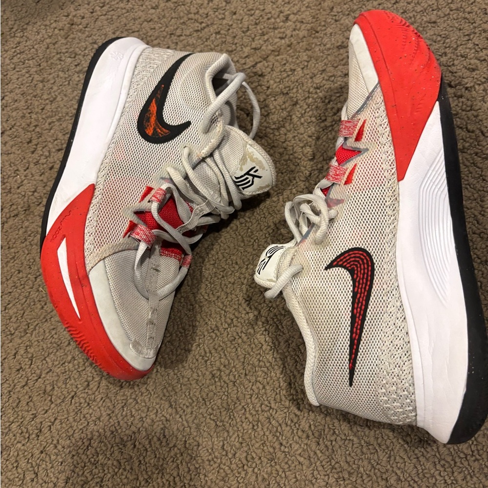 Nike Kyrie Flytrap 6 'Photon Dust University Red' US 6.5